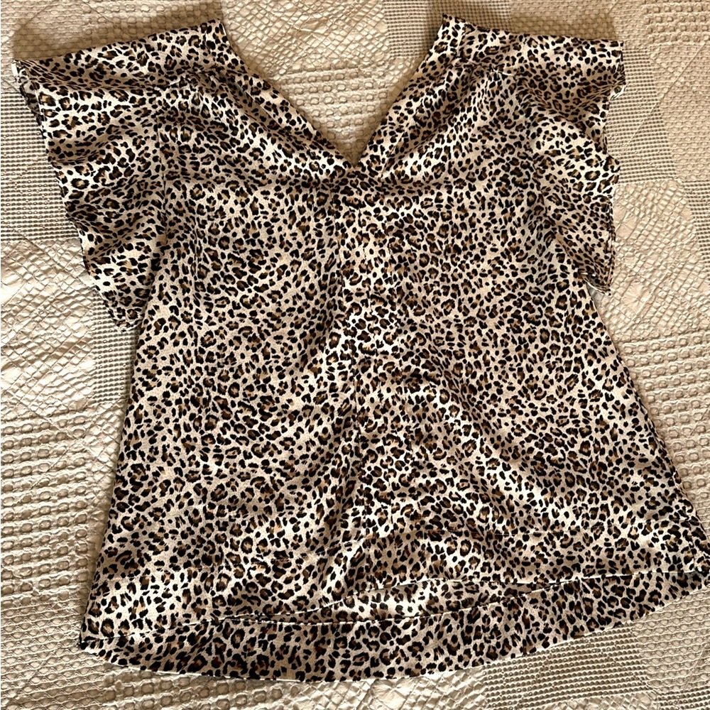 Sanctuary V Neck Flutter Sleeve Pull Over Blouse sz Medium ~leopard